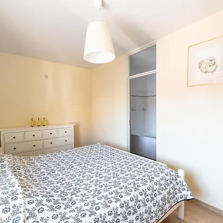 In Near The דירה *