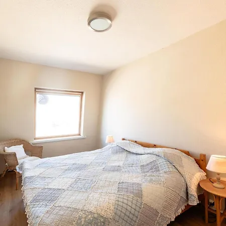 In Near The דה האן