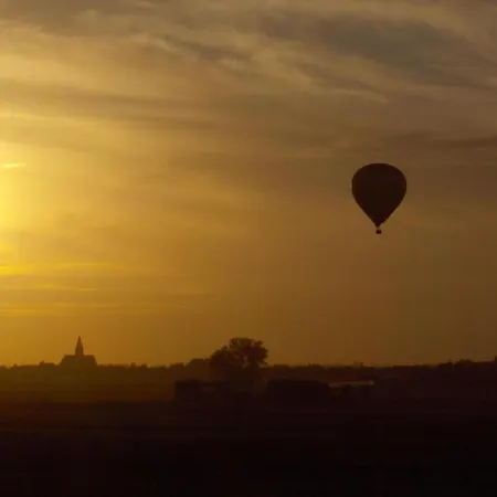 דירה In Near The